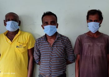 जिल्ला प्रशासन कार्यालय धनुषा अगाडिबाट तीनजना विचौलिया प्रहरीको फन्दामा