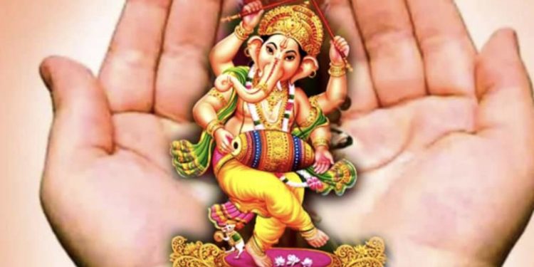 बिहान उठ्ने बित्तिकै आफ्नो हातको दर्शन गर्नुहोस्, मिल्नेछ यस्तो लाभ