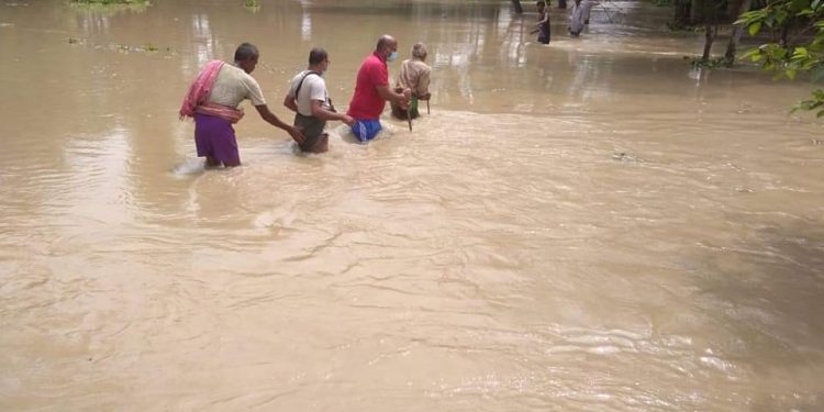सप्तरी : जिता नदीको पश्चिम तटबन्ध भत्किदा आधा दर्जन बस्ती जलमग्न