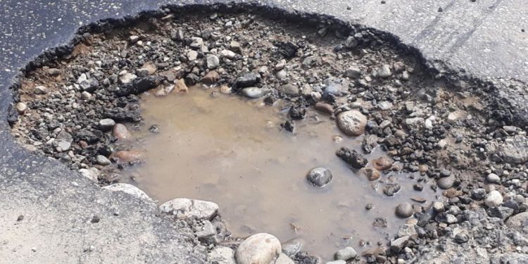 महोत्तरीमा मुख्य सडकमै आहाल