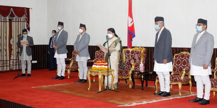 प्रदेश–२ का नवनियुक्त प्रदेश प्रमुख मिश्रद्वारा पद तथा गोपनीयताको शपथ ग्रहण