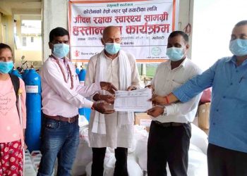 महोत्तरीका तीन पालिकालाई ३५ लाखको स्वास्थ्य सामग्री हस्तान्तरण