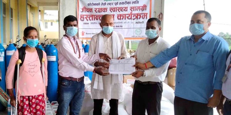 महोत्तरीका तीन पालिकालाई ३५ लाखको स्वास्थ्य सामग्री हस्तान्तरण