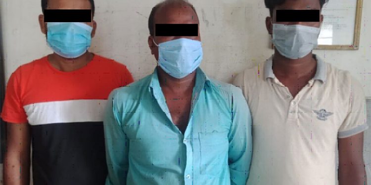 ९ लाख ९३ हजार नक्कली नेपाली नोट सहित धनुषा र महोत्तरीका ३ जना प क्रा उ