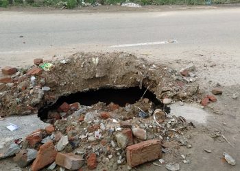 करोडौं रुपैयाँ खर्च गरेर निर्माण गरिएको जनकपुरधाम सडकको बेहाल, जताततै खाल्डाखुल्डी र भ्वांग