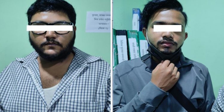 भारतबाट भन्सार छलेर ल्याइएका ६१ थान मोबाइलसहित महोत्तरीका दुई जना प क्रा उ