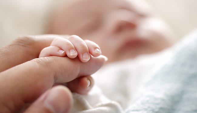 यी महिला जसले श्रीमान् ‘कुरूप’ भएको भन्दै पूर्व प्रेमीमार्फत् जन्माइन् सन्तान