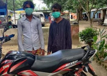 धनुषाबाट चो रीको मोटरसाइकलसहित दुई युवक प क्रा उ