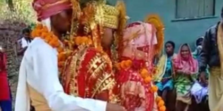 दुई युवती एक युवकसँग प्रेममा चुर्लुम्म, एउटै मण्डपमा विवाह