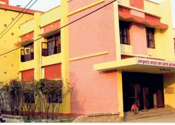 लहानमा अस्पतालमा स्वास्थ्य बिमा सम्बन्धि सम्पुर्ण सेवा उपलब्ध नभएको सेवाग्राहीहरुको गुनासो