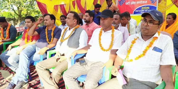 सिरहाको लहानम विभिन्न पार्टी प्रत्यागगरी नेपाल कम्युनिस्ट पार्टी माओवादी केन्द्रमा ४२ जना प्रवेश