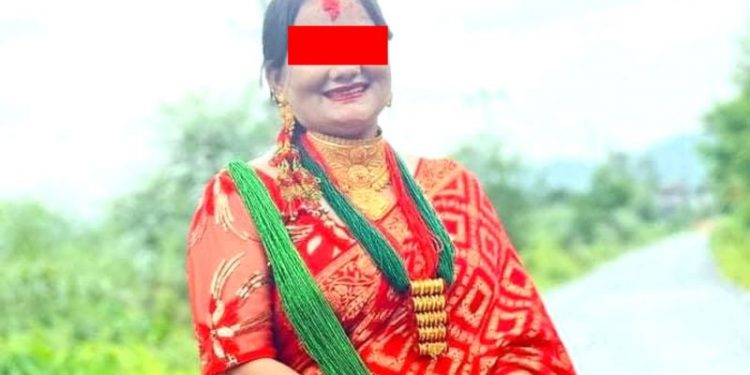 प्रदेश २ का डिआईजीको नाममा पैसा उठाउने महिला प क्रा उ