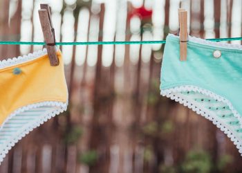 छिमेकीले आफ्नो श्रीमान्लाई उ त्तेजि त पार्न भित्री वस्त्र सुकाएको भन्दै प्रहरीमा उजुरी