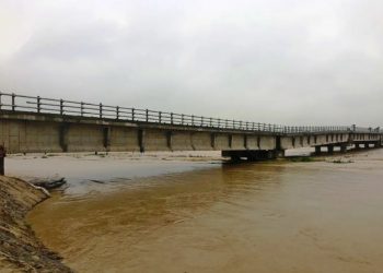 धनुषा र सिरहा जोडने कमला नदीको पुलको अर्को स्पान पनि भासियो