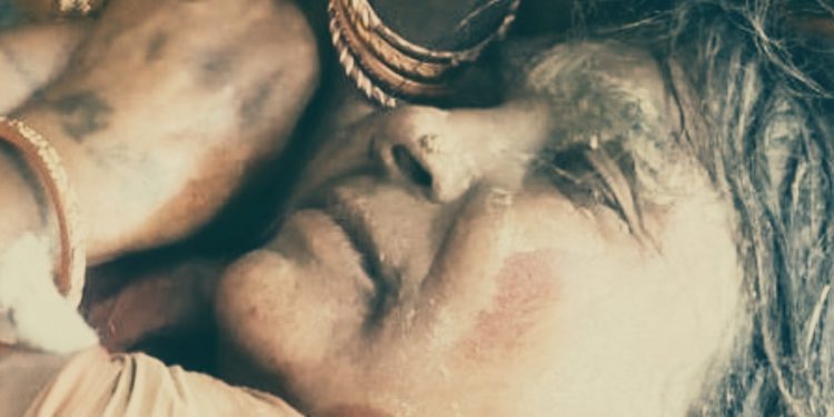 धनुषामा महिलाले लगाएको गहना लुटन घाँटी रेटियो