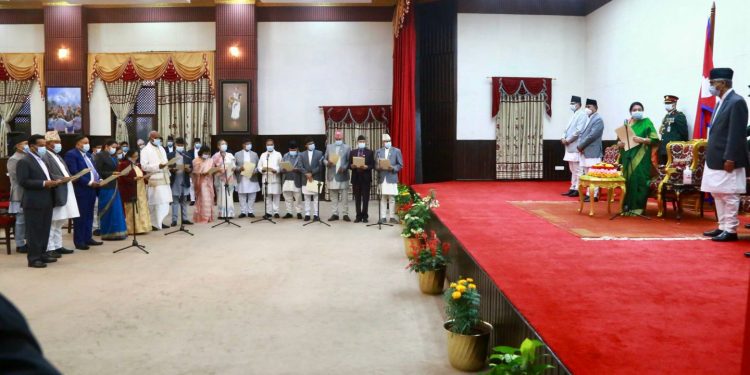 देउवा सरकारले पूर्णता पाए संगै नवनियुक्त १६ मन्त्री र २ राज्यमन्त्रीले लिए शपथ (हेर्नहोस मन्त्रीहरुको नामावली सहित)