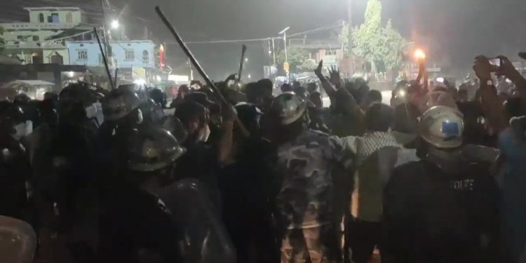 रौतहटमा प्रहरी र जनमत पार्टीका कार्यकर्ताबीच झ डप