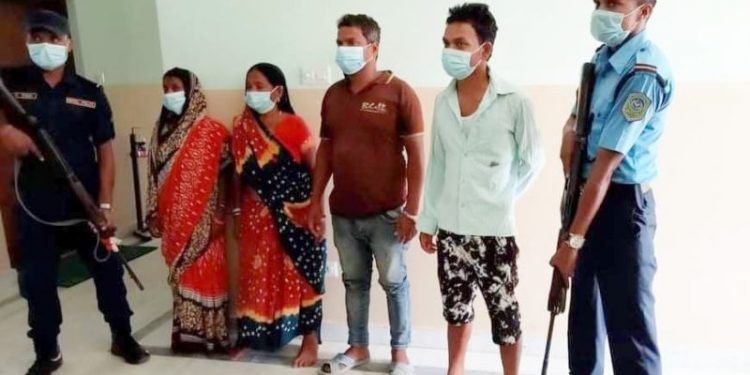 महोत्तरीमा बोक्सीको आरोपमा एक महिलालाई कपाल खौरिएर मलमूत्र खुवाएको आरोपमा ४ जना पक्राउ