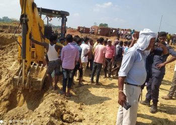 सिरहामा निजि काममा सरकारी जेसिबी प्रयोग गरेको भन्दै स्थानीय आक्रोशित