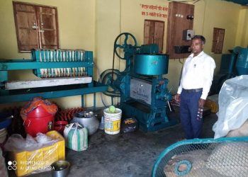 सिरहा : NGO र INGO को जागिर छोडेर गाउँमै संचालन गरे उद्योग