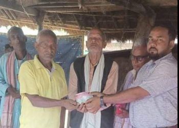 सिरहाको लतियाहीमा एमाले गठ तोडदै दर्जनौं एमाले कार्यकर्ता जसपामा प्रवेश