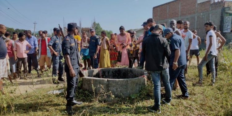 सिरहामा झिझिया नाचको विषयमा झडप हुँदा ४ जना गहिरो ईनारमा खसे, एक जनाको मृत्यु