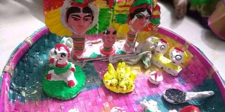 तराई मधेसका गाउँगाउँमा सामा चकेवाको मनमोहक गीत गुजिँदै , बहिनीद्वारा भाईको जीवनरक्षाको कामना यस्तो छ किंवदन्ती