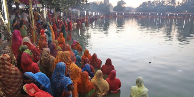 उदाउँदो सूर्यलाई अर्घ दिएर छठ पर्व सम्पन्न