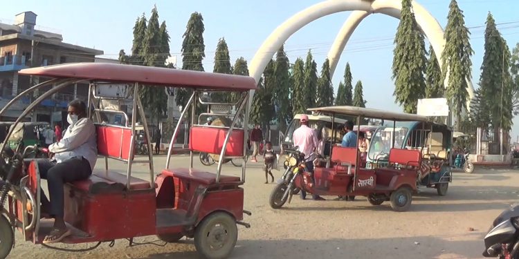 जनकपुरधाममा ई–रिक्साको अत्यधिक चापका कारण पार्किङको समस्या बढ्दै