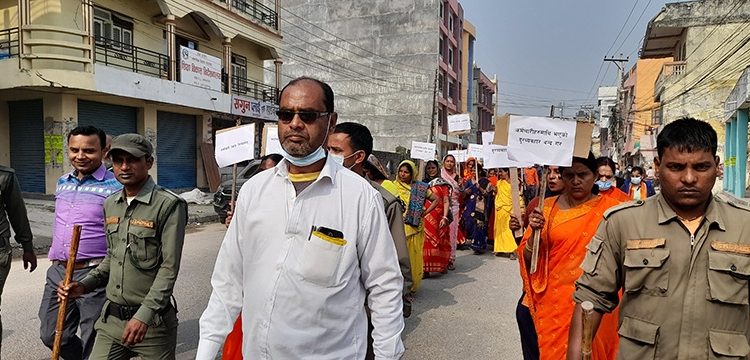 वडाध्यक्षले दुर्व्य वहार गरेको भन्दै जनकपुरधामका कर्मचारी आन्दो लित