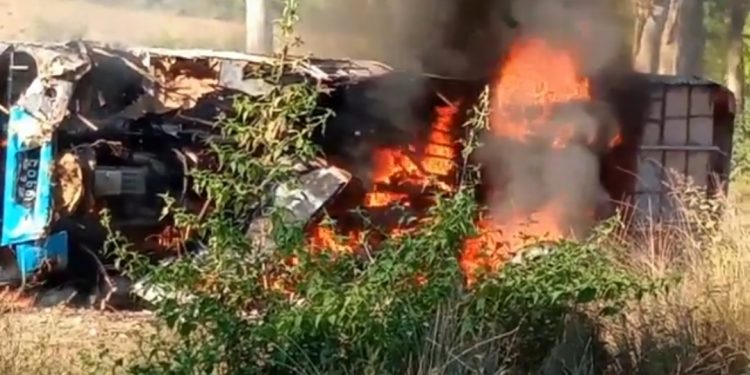धनुषामा यात्रुबाहक बस दुर्घटना भएर आगो लाग्दा १२ जना यात्रु घाइते