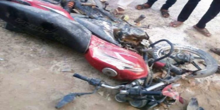 सप्तरीमा मोहनपुरमा विग्रिएर रोकी राखेको बसमा मोटरसाइकल ठोक्किदा कविलासका एक युवकको मृ त्यु