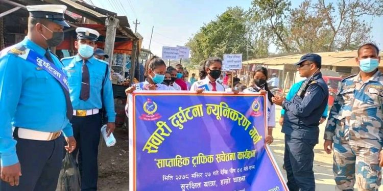 सवारी दुर्घटना न्यूनीकरणका लागि बोदे बर्साईनमा ट्राफिक जनचेतनामूलक अभियान सञ्चालन