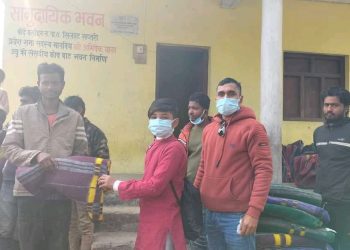 सप्तरीमा दलित समुदायलाई युवा समाजसेवी प्रेम साहद्वारा न्यानाे कपडा वितरण