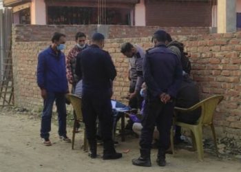 जनकपुरमा कोरोना भ्याक्सिनको बिक्री गर्दै गरेको अवस्थामा हेल्थ असिस्टेन्ट सहित २ स्वास्थ्यकर्मी प क्राउ