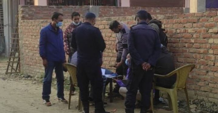 जनकपुरमा कोरोना भ्याक्सिनको बिक्री गर्दै गरेको अवस्थामा हेल्थ असिस्टेन्ट सहित २ स्वास्थ्यकर्मी प क्राउ