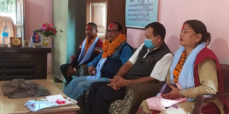 सिरहा लहानका काङ्ग्रेस नेता तथा समाजसेबी महेश चौधरी जनप्रतिनिधिद्वारा सम्मानित