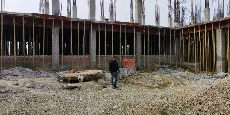 सिराहाको अर्नमा गाउँपालिकामा १५ शैयाको नयाँ अस्पताल र प्रशासनिक कामकाजका लागि नयाँ प्रशासनिक भवन निर्माण हुनलाग्दा स्थानीयहरु खुशी