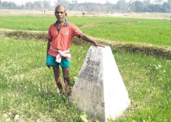 धनुषा : लालपुर्जा नेपाली, खेत भारतमा