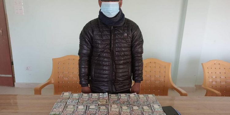 महोत्तरीबाट स्रोत नखुलेको ३० लाख नगदसहित एक जना प क्राउ