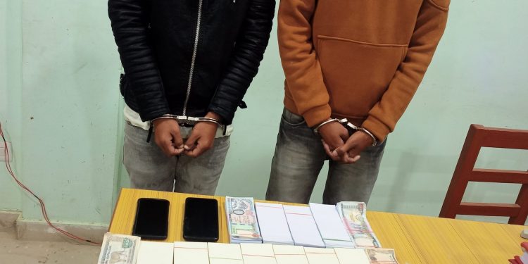 महोत्तरीबाट नक्कली नोट बनाउने कागज सहित धनुषाका दुइ प क्राउ