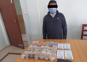 स्रोत नखुलेको १० लाख भारुसहित दुई भारतीय नागरिक महोत्तरीबाट प क्राउ