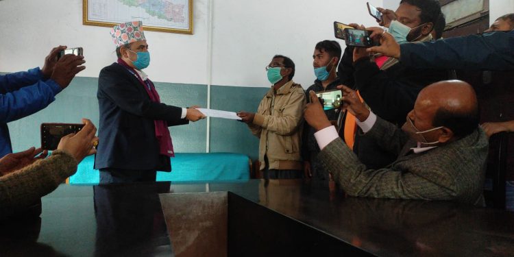 रेल्वेमा भर्ना गरिएको नयाँ कर्मचारीलाई तालिम रोक्न माग गर्दै नेपाल रेल्वेका पूर्व कर्मचारीले बुझाए ज्ञापनपत्र