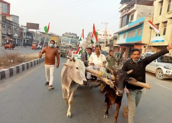 सिरहा सहितका जिल्लामा किसानहरुले निकाले गोरुगाडा जुलुस