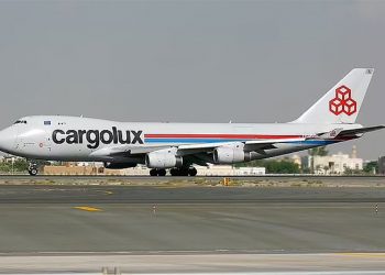 विमानको पाङ्ग्रामा लुकेर एक व्यक्ति दक्षिण अफ्रिकाबाट नेदरल्याण्डसम्म पुग्यो जीवितै