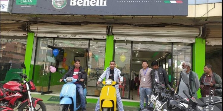 सिरहाको लहानमा डि.एम.अटो ट्रेडिङ्गमा बेनेली कम्पनीको बाईक र स्कुटर सस्तोदरमा उपलब्ध, ग्राहकको चाहना बन्दै पेनिया नामको बेनेली बाईक र स्कुटर