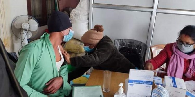 महोत्तरीका पालिकाहरूले सुरू गरे खोपसहितको सेवा प्रवाह