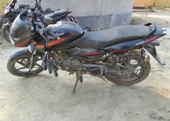 धनुषामा वडा अध्यक्षको मोटरसाइकल चो री गरेको आरोपमा सिरहाका एकजना प क्राउ