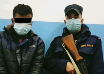 नक्कली सुनको गहना बेचेको आरोपमा सिरहाका एक युवक प क्राउ