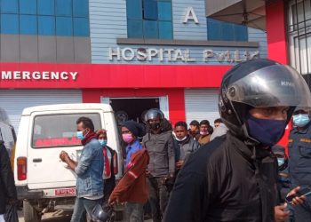 अस्पतालको लापरबाहीले आमासहित जुम्ल्याहा शिशुको मृ त्यु भएको पीडितको आरोप